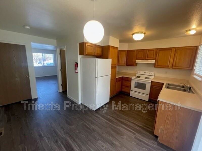 2121 35th Ave - Photo 4 of 18