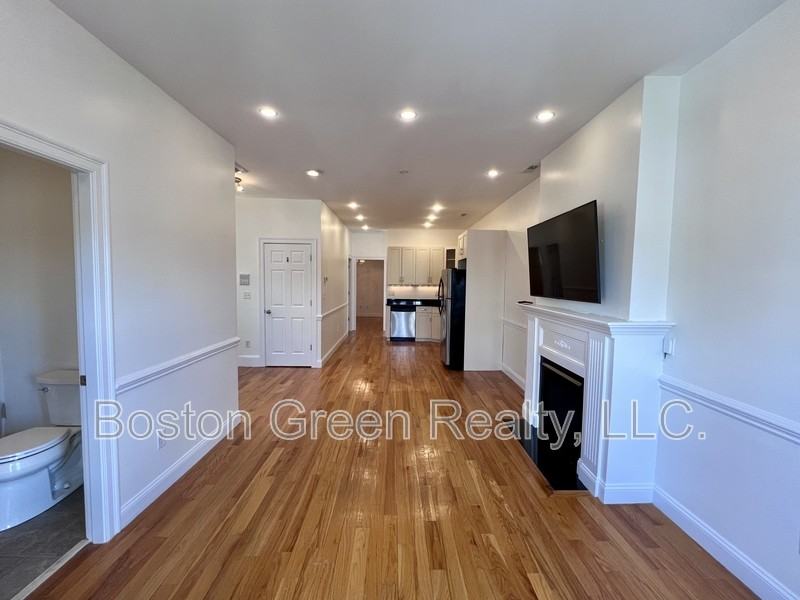 150 1/2 M St #3 - Photo 2 of 11
