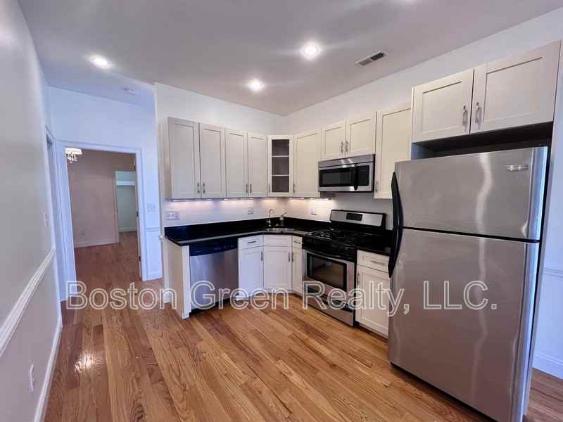 150 1/2 M St #3 - Photo 3 of 11