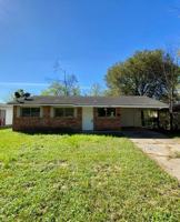 featured image of 323 W 83rd St