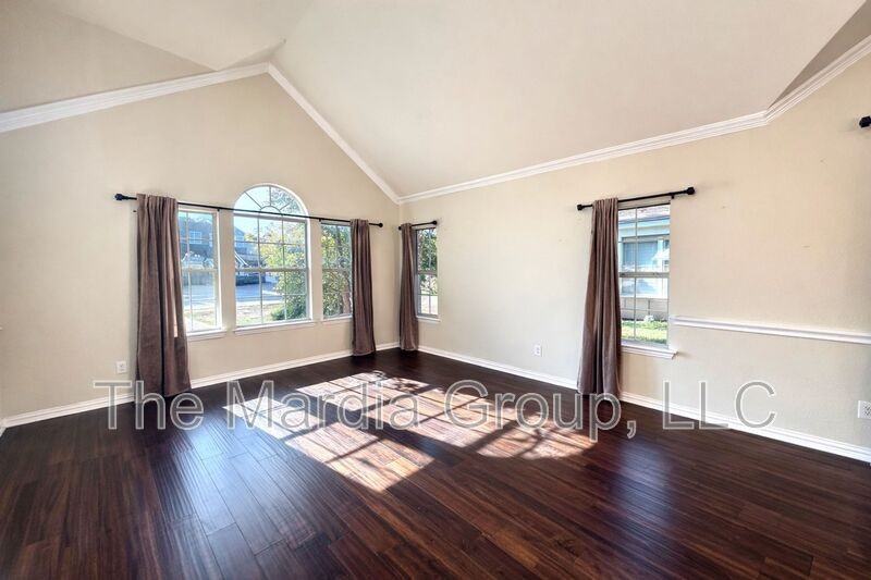 7236 Tolosa - Photo 2 of 21