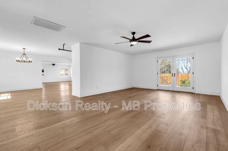 7245 Pembroke Dr - Photo 4 of 30