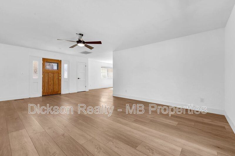 7245 Pembroke Dr - Photo 7 of 30