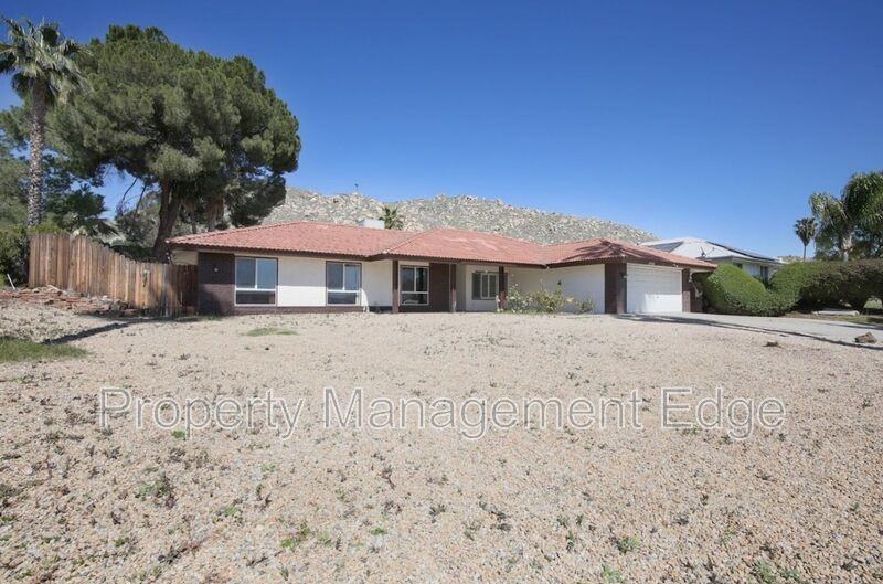 25502 Jaclyn Ave - Photo 3 of 29