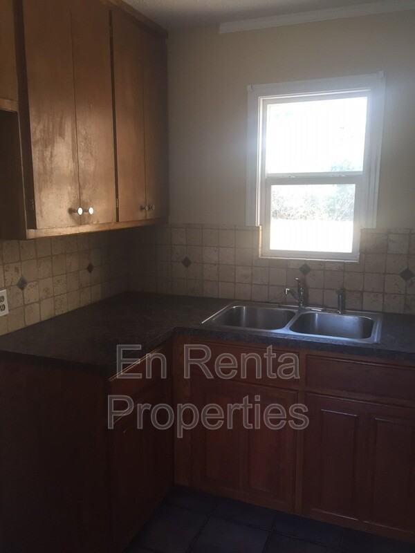 601 W Beach St - Photo 5 of 14