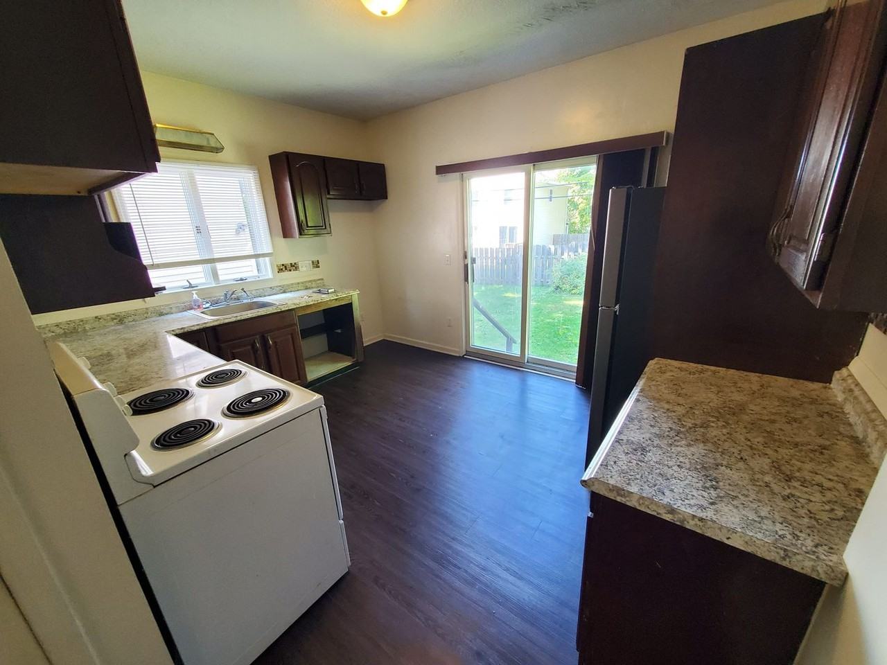 55 Middlesex Rd - Photo 3 of 14