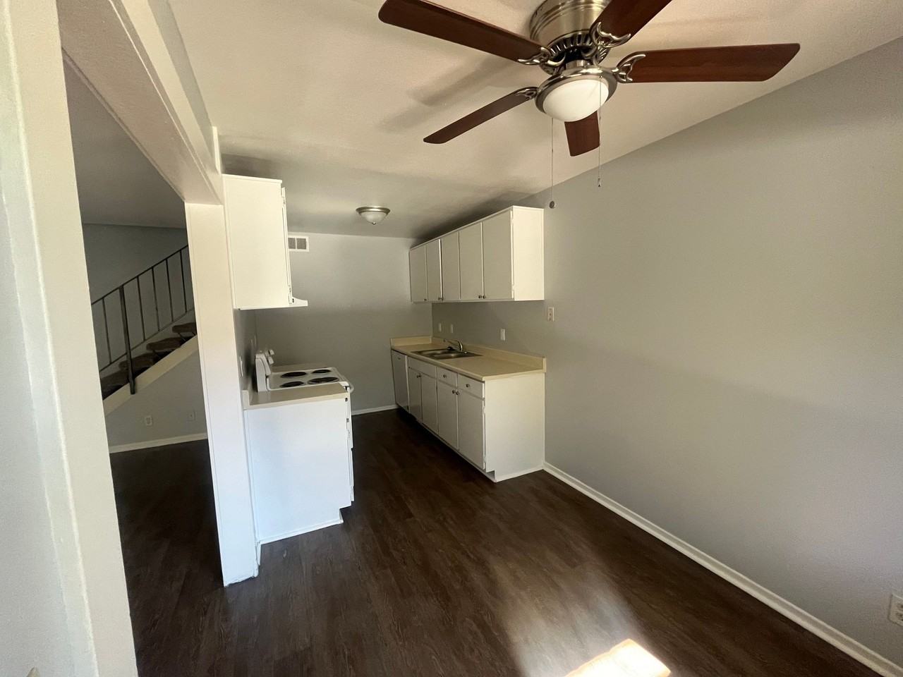 951 WARWICK AVENUE - Photo 3 of 4