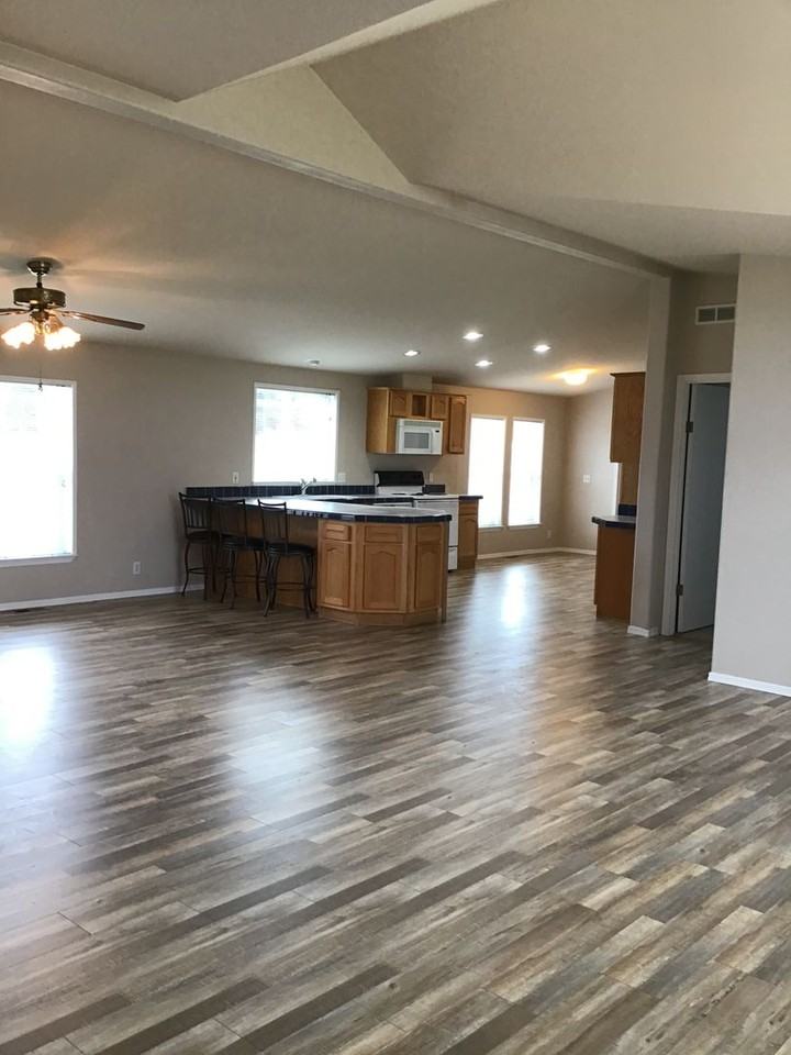 8835 Canal Rd Se - Photo 3 of 15