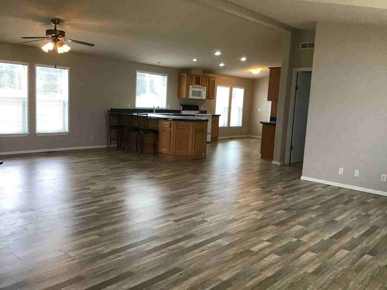 8835 Canal Rd Se - Photo 4 of 15