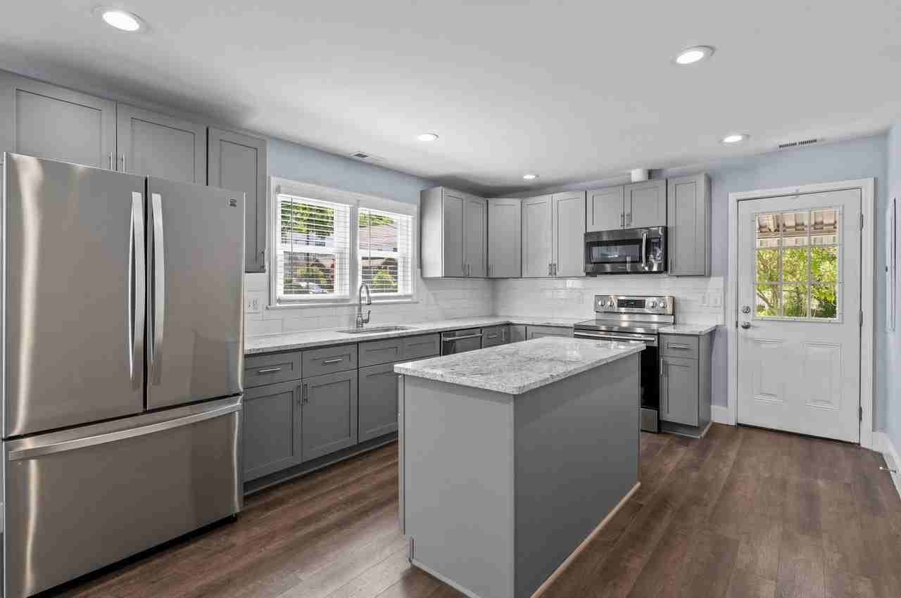 403 N Hyde Park Ave - Photo 7 of 27