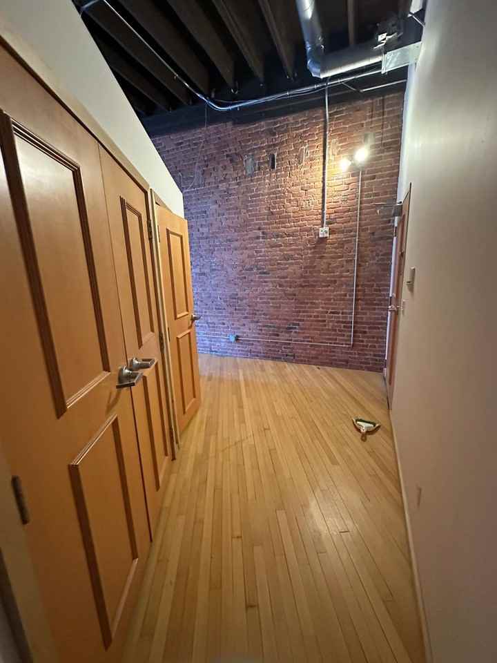 115 1/2 S Washington Sq - Photo 2 of 5