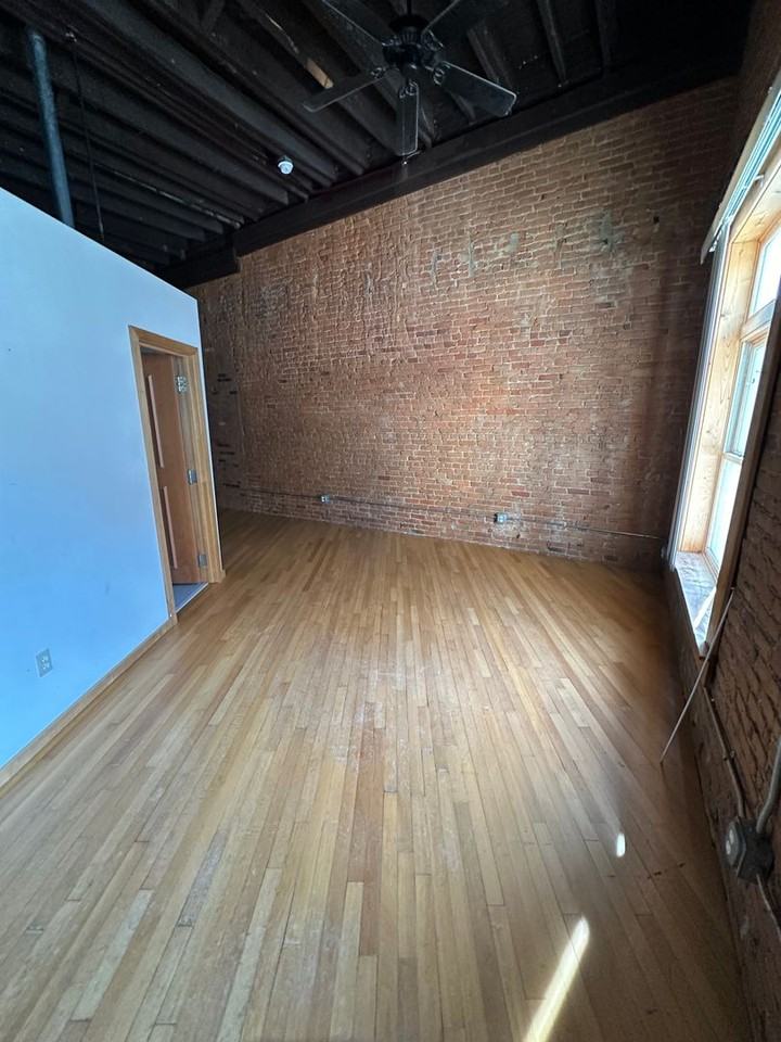 115 1/2 S Washington Sq - Photo 5 of 5