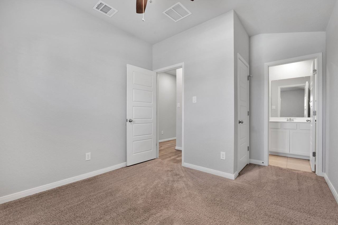 13166 Maridell Park - Photo 6 of 23