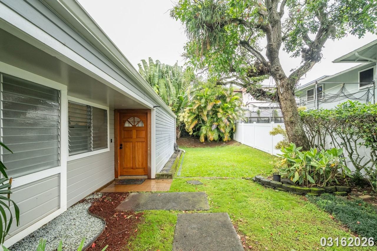 2752 Kalihi St #B - Photo 3 of 34