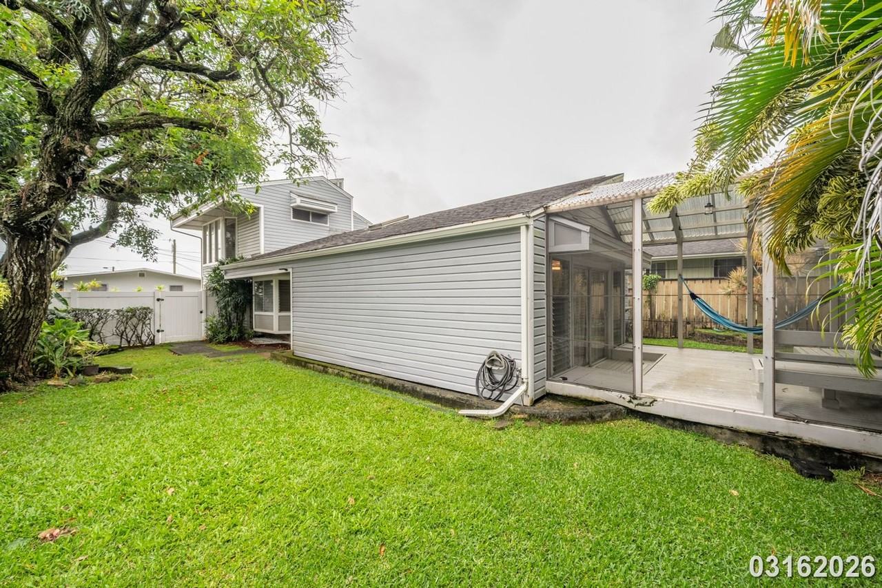 2752 Kalihi St #B - Photo 5 of 34