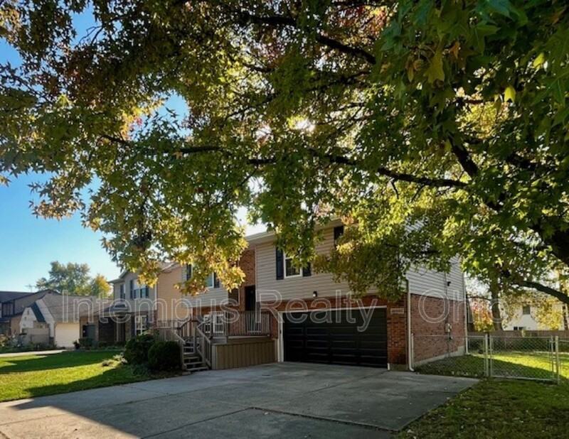 2600 Saybrook Dr - Photo 3 of 35