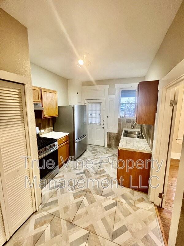 253 Post Ave #2 - Photo 6 of 8