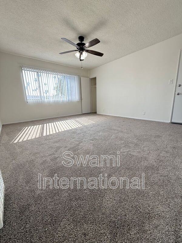 5846 Estrella Ave #4 - Photo 5 of 16