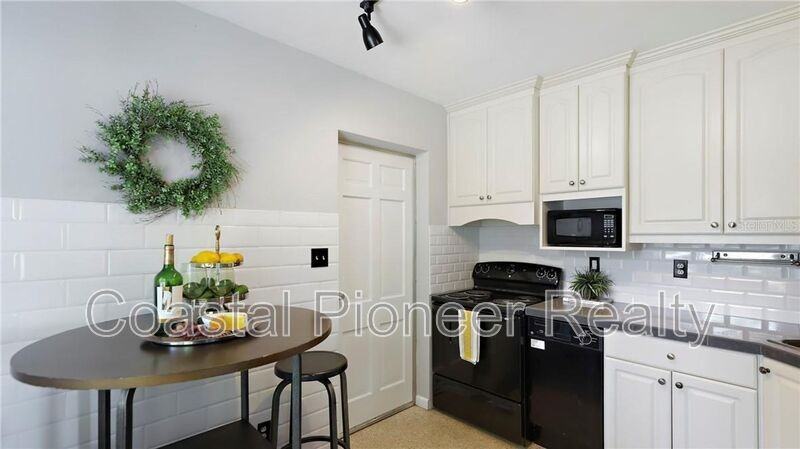 325 42nd Ave N - Photo 7 of 15