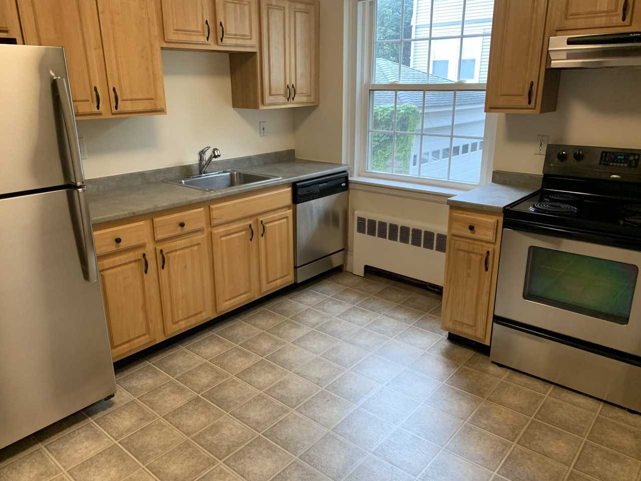 550 Belmont St #29 - Photo 3 of 6