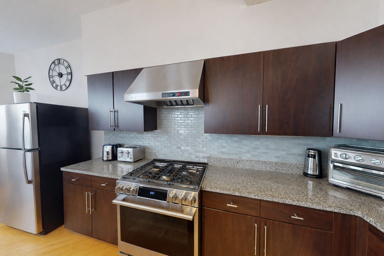 72 Kent St - Photo 2 of 11