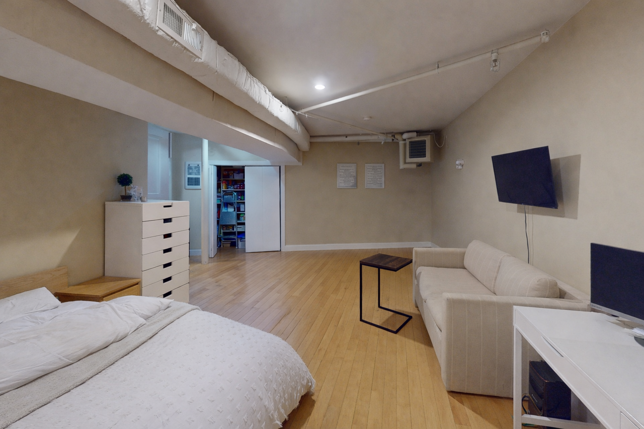 72 Kent St - Photo 4 of 11