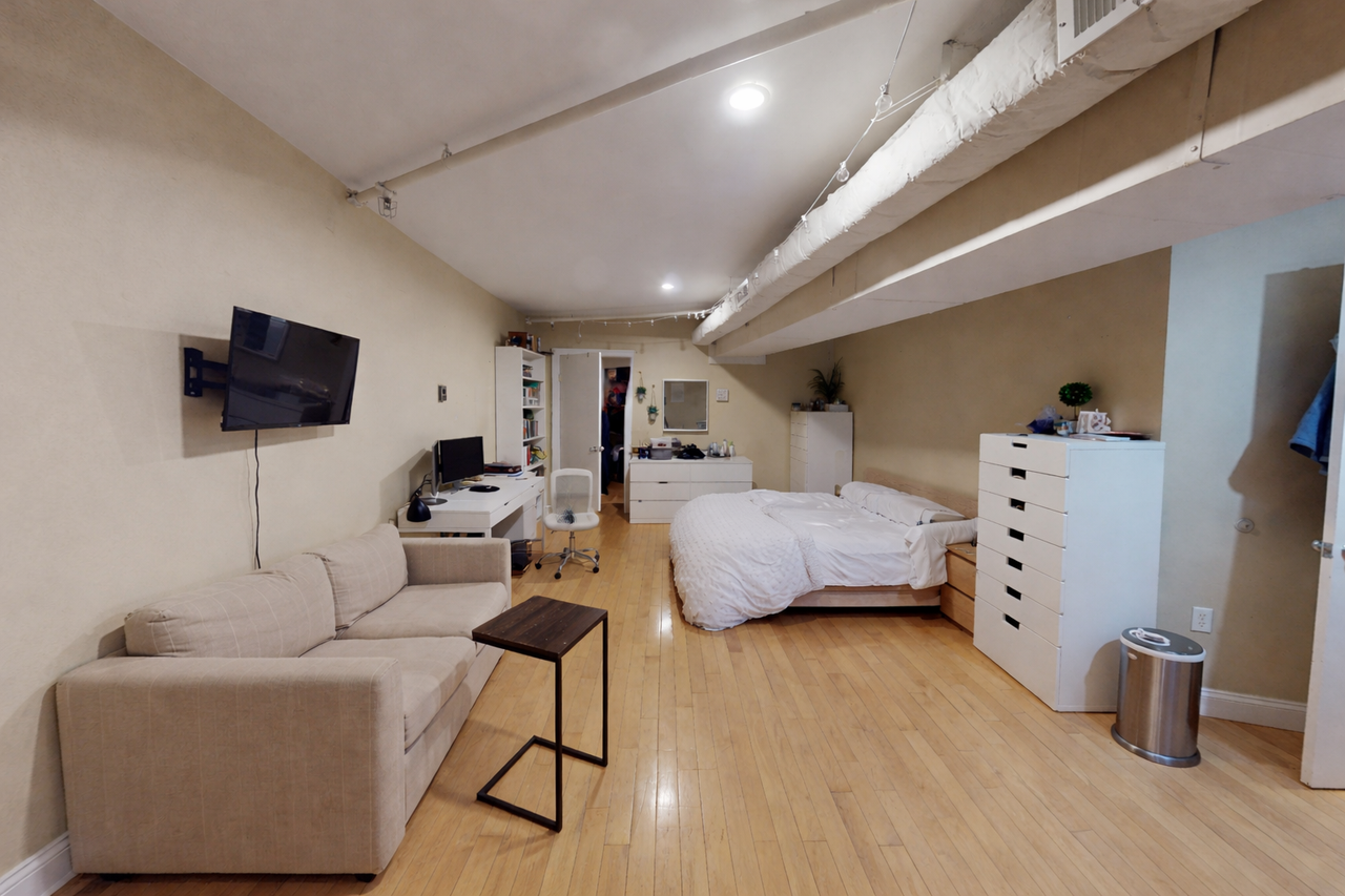 72 Kent St - Photo 5 of 11