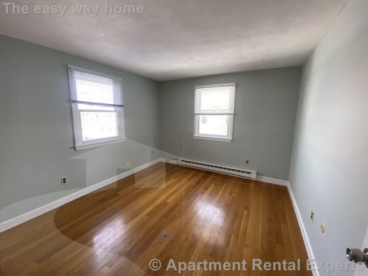 92 Sylvia St - Photo 5 of 13