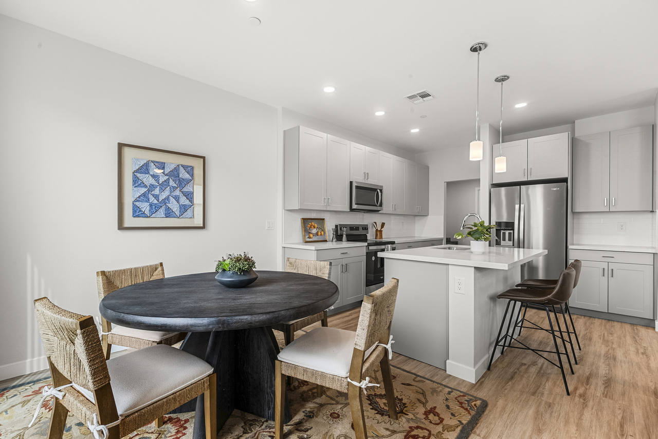 Avalon Townhomes - Photo 4 of 31