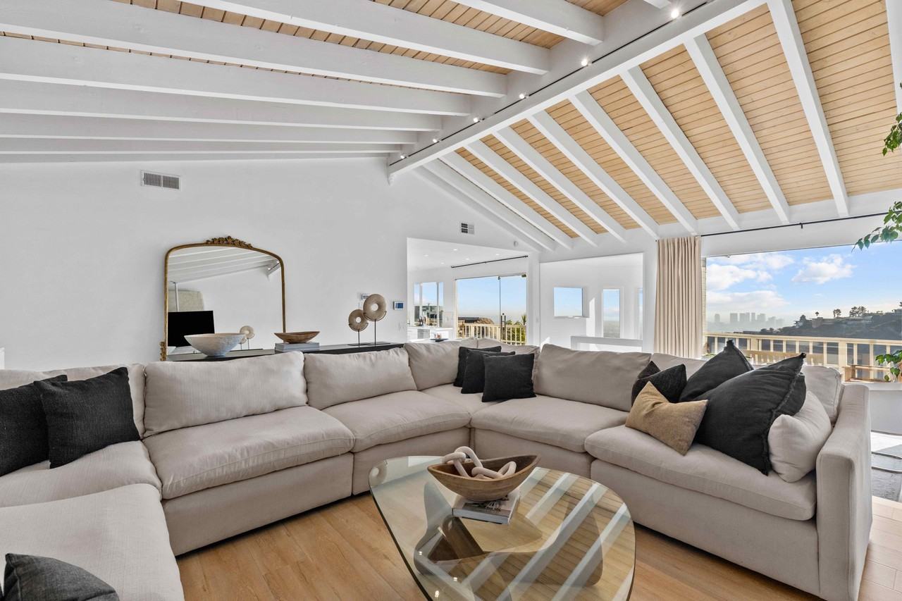 2019 Sunset Plaza Dr #NA - Photo 2 of 23