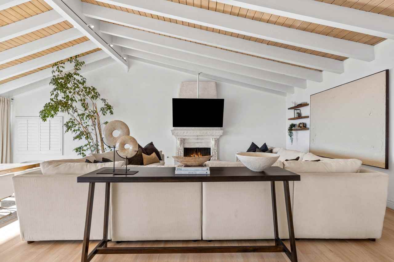 2019 Sunset Plaza Dr #NA - Photo 3 of 23