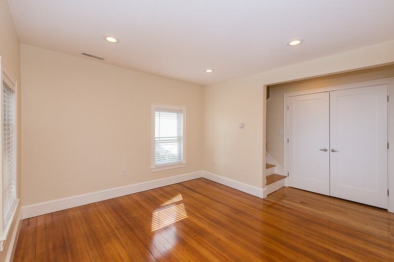 9 Rock Valley Ave #2 - Photo 4 of 26