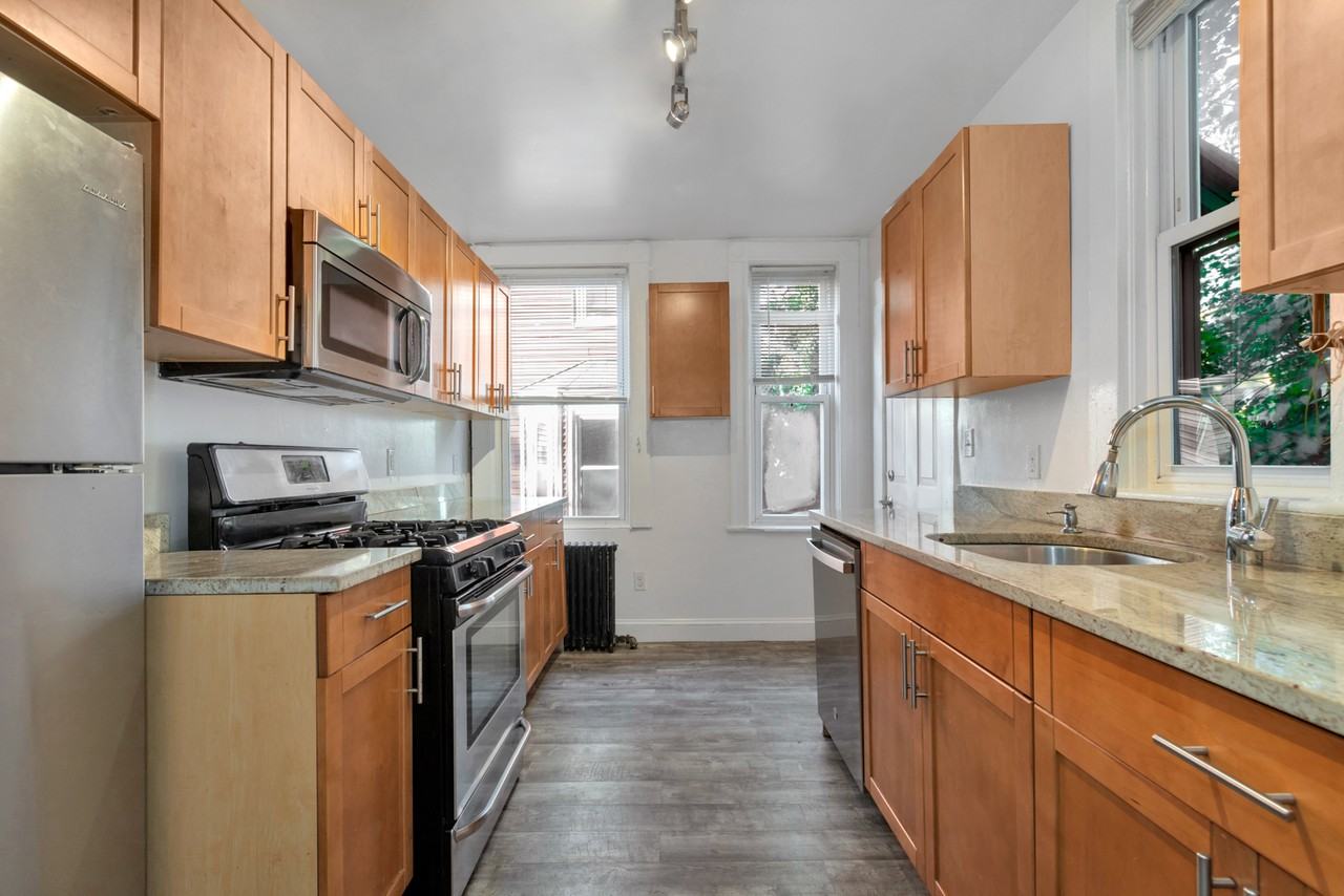 5 Murdock Ter - Photo 2 of 26