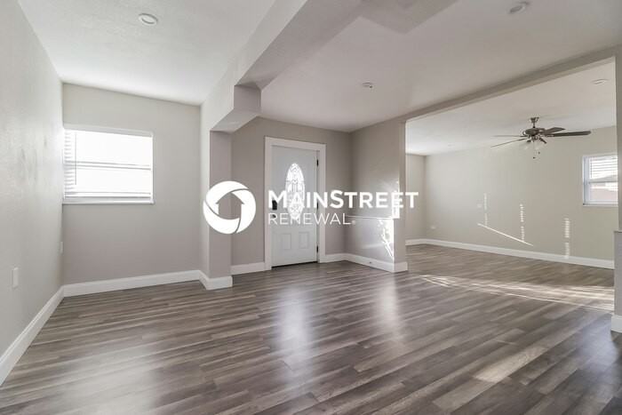 2121 Camellia Dr - Photo 3 of 16