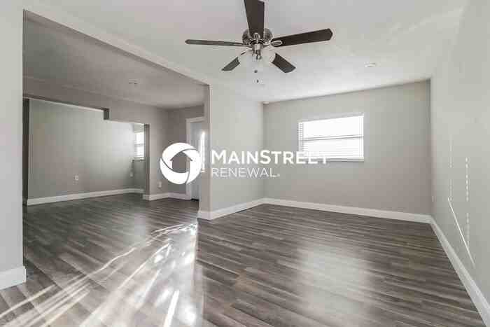 2121 Camellia Dr - Photo 5 of 16