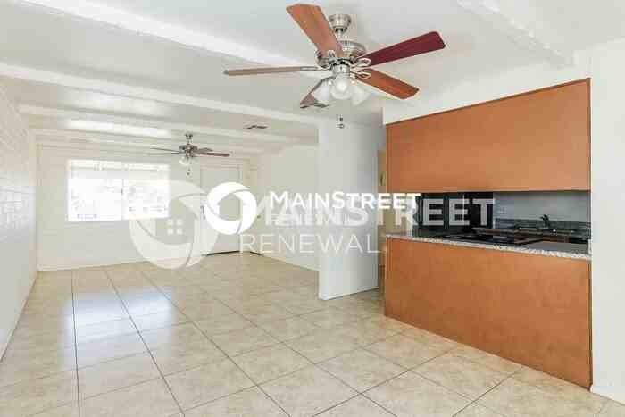 7132 W Glenrosa Ave - Photo 4 of 16