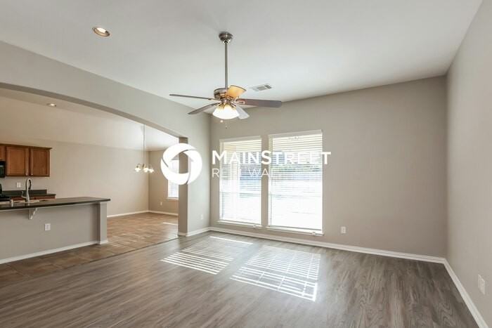 927 Remington Ranch Rd - Photo 3 of 16