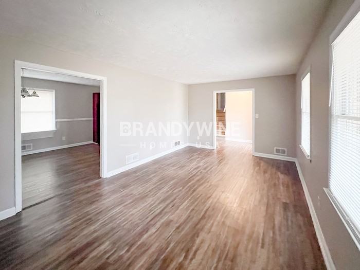 1481 Smokehouse Ln - Photo 4 of 34