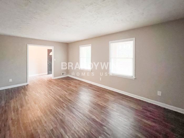 1481 Smokehouse Ln - Photo 5 of 34