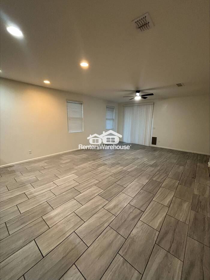 7643 W Fetlock Trl - Photo 3 of 26