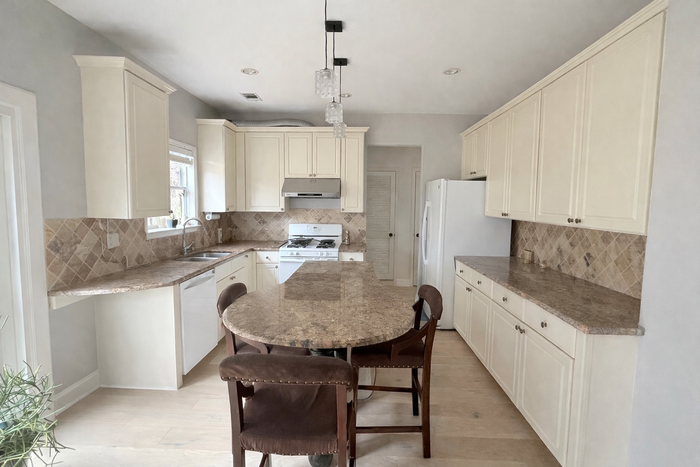 3500 Berwick South Dr - Photo 3 of 17