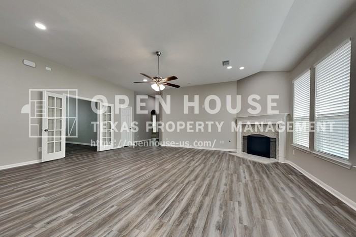 9435 Edgeloch Dr - Photo 4 of 20