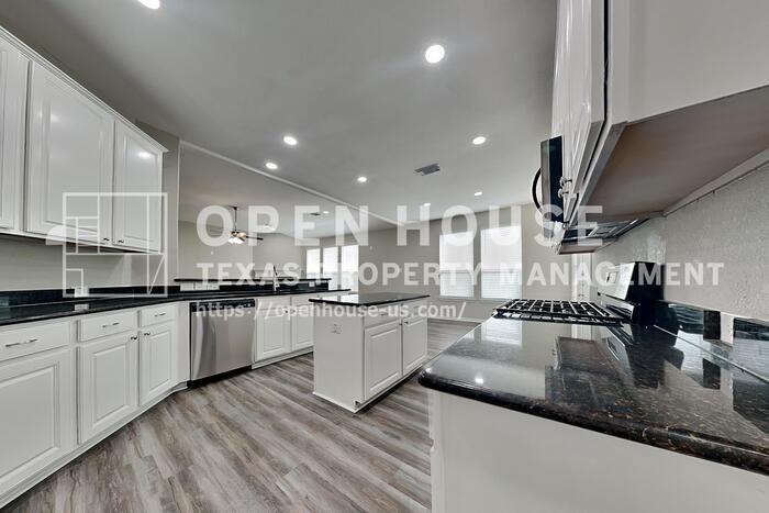 9435 Edgeloch Dr - Photo 7 of 20