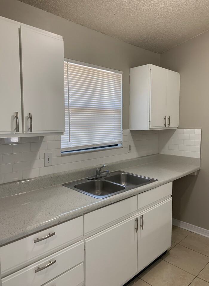 5132 Indian Lakes Ct #3 - Photo 4 of 17