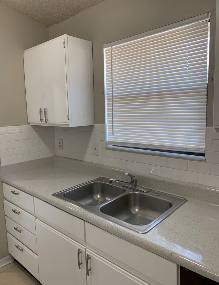 5132 Indian Lakes Ct #3 - Photo 5 of 17