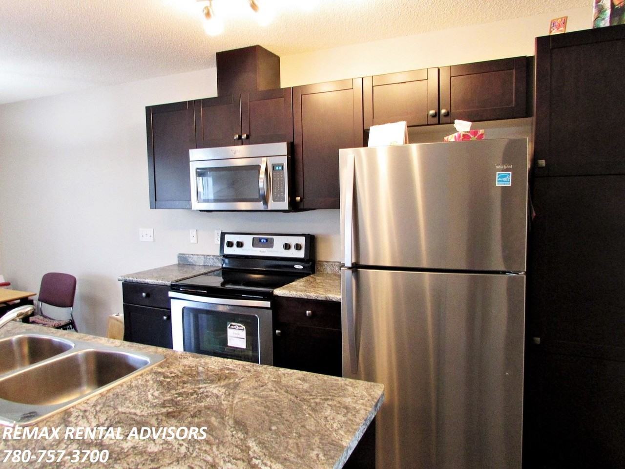 3022 15 Ave Nw - Photo 3 of 19