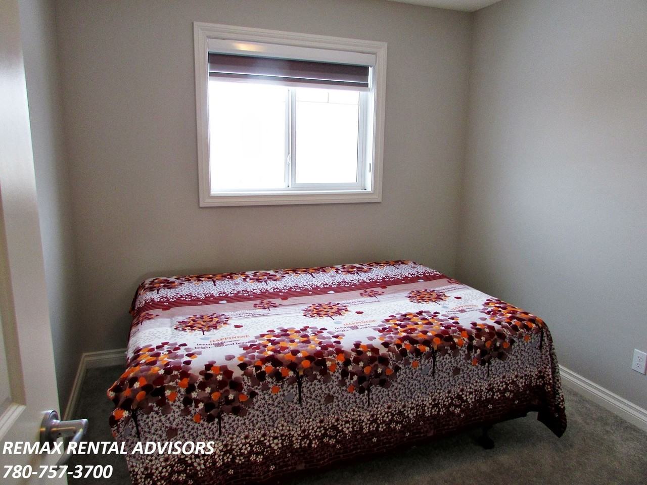 3022 15 Ave Nw - Photo 7 of 19