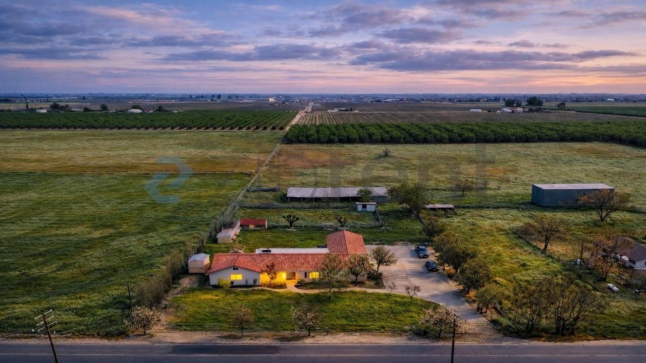 8730 S East Ave - Photo 3 of 24