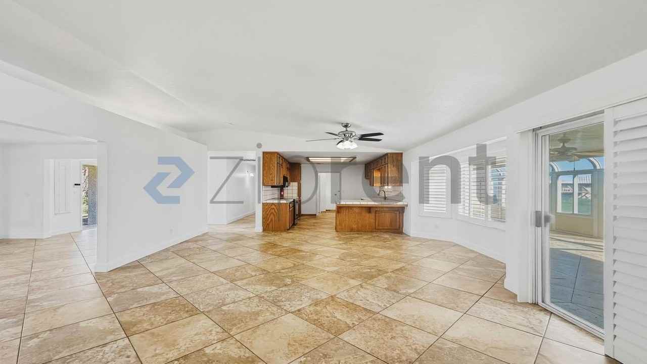 8730 S East Ave - Photo 7 of 24