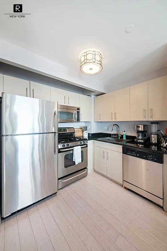 20 West St #39A - Photo 4 of 8